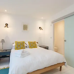 Dale House - Vivre Retreats , Bournemouth United Kingdom